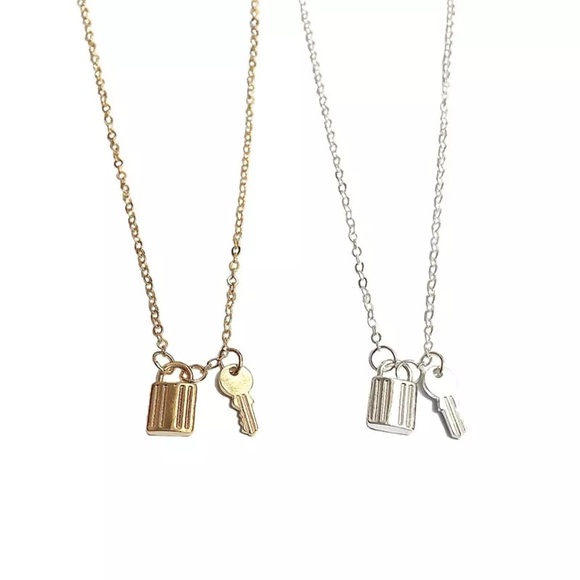 Gold plated Mini Key Padlock Clavicle Necklace - Picture 2 of 3